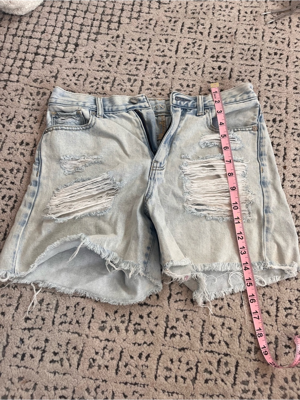 American Eagle light wash mom jean shorts size M - Picture 8 of 9